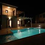 Eos Villa *