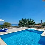 Eos Villa *